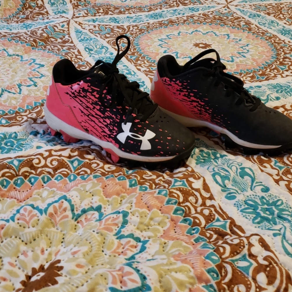 Girls Under Armour baseball cleats sz 11k